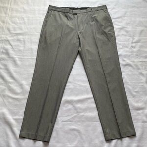 Van Heusen Flex Gray Flat Front Straight Leg Dress Pants 38x30